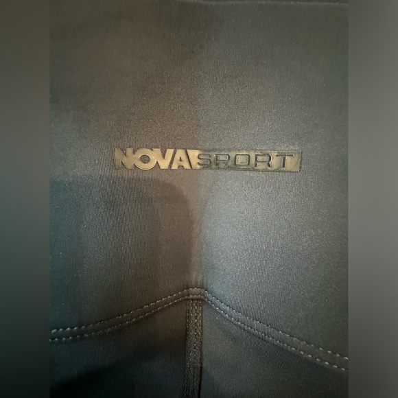 Fashion nova sport skinny workout leggings with cute detailing. Size large. - Picture 3 of 5